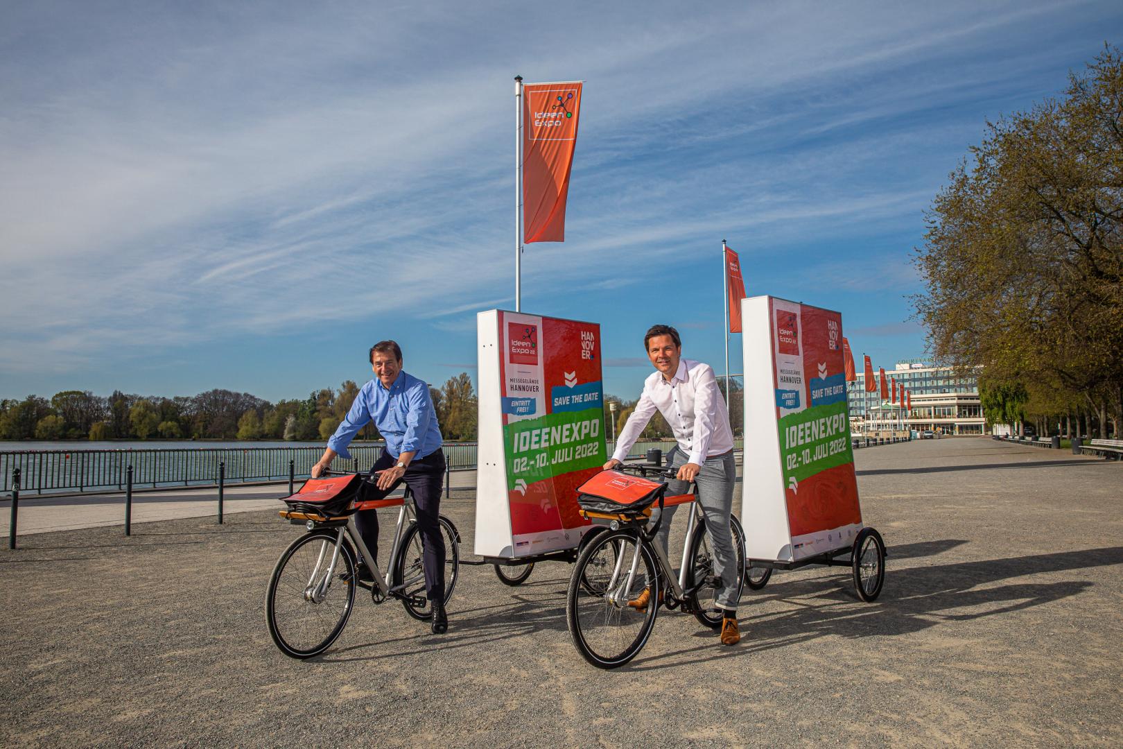 Dr. Volker Schmidt und Steffen Krach auf IE-Lastenraedern