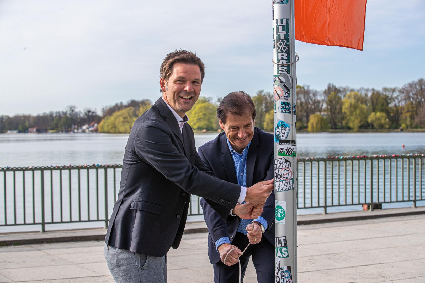 Dr. Volker Schmidt und Steffen Krach auf IE-Lastenraedern